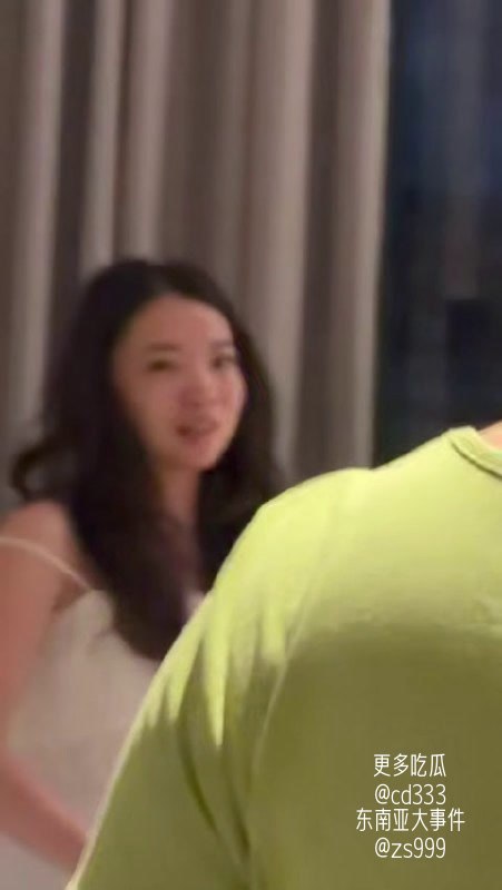 男子凌晨四点携情人入住轩逸酒店被原配堵门逼至高空阳台悬空躲藏