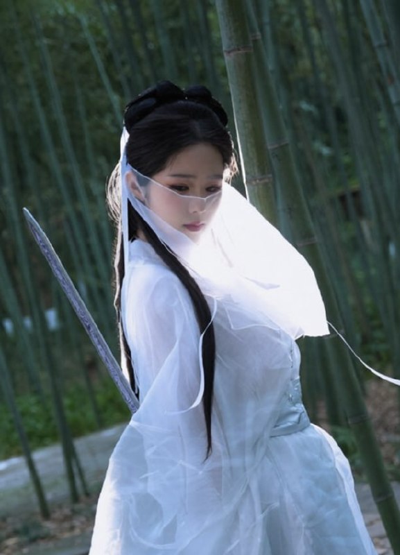 台湾网红钛合金TiTi发布小龙女写真并公开双修隐藏剧情