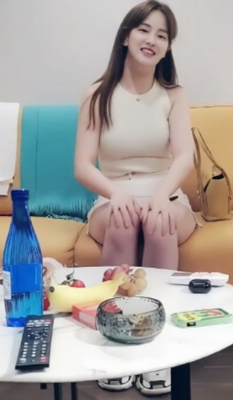 探花博主三太子花四千元约见白衣短裤清纯少女却遭遇高潮频发反差翻车