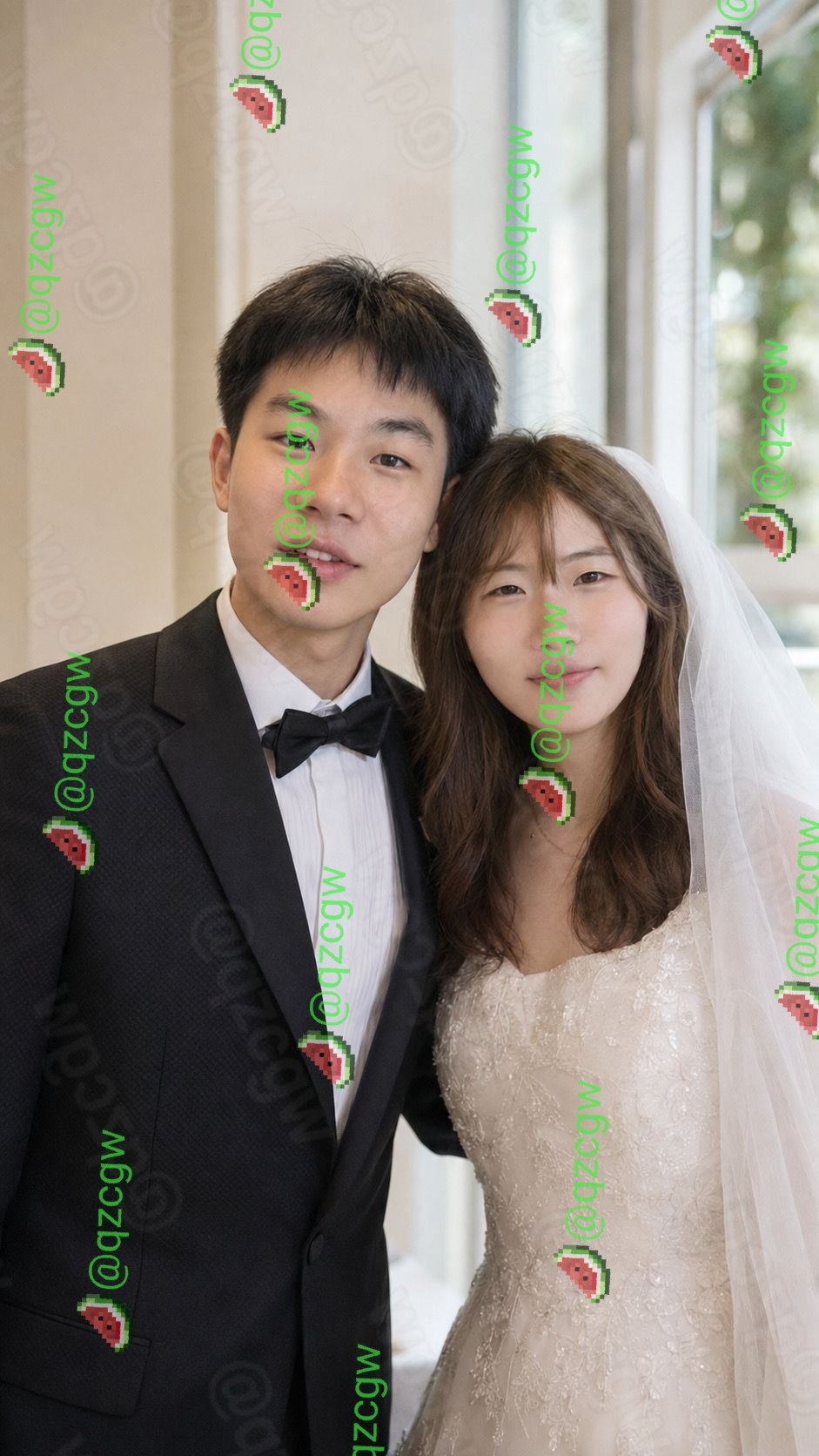 时代峰峻门口追星女孩王欣怡因黑称梗情绪失控当众辱骂并动手打人