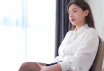 网红沦陷 AI成人魔改短剧 网红甜美脸庞缝合至成人短剧视频中沦为色情工具