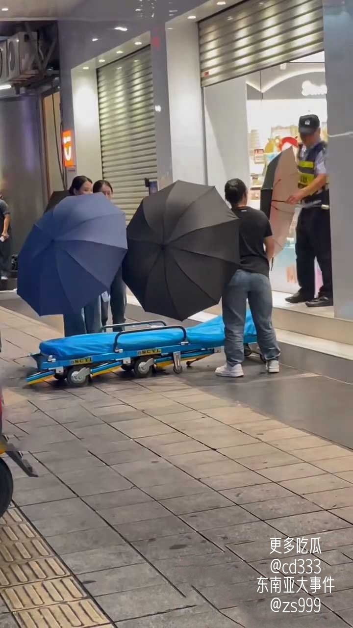 广西玉林名创优品店内发生持刀伤人事件一名女子选购盲盒时遭袭击