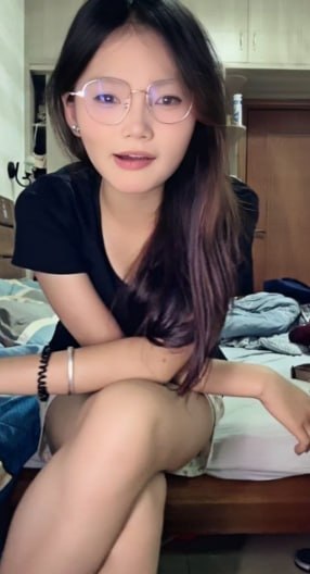 清纯眼镜妹网红困困兔私密日记遭泄露及其闺蜜直播间豪礼疑云