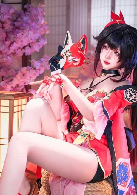 每日大赛 甜美COS花火嫩妹深夜自慰视频流出展示淫纹与巨乳肉感身材