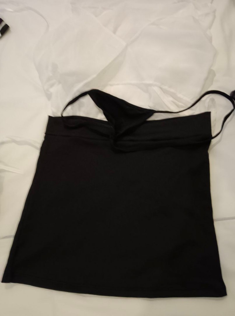 身材火辣的御姐级女性身着开档黑丝制服遭金主深度调教
