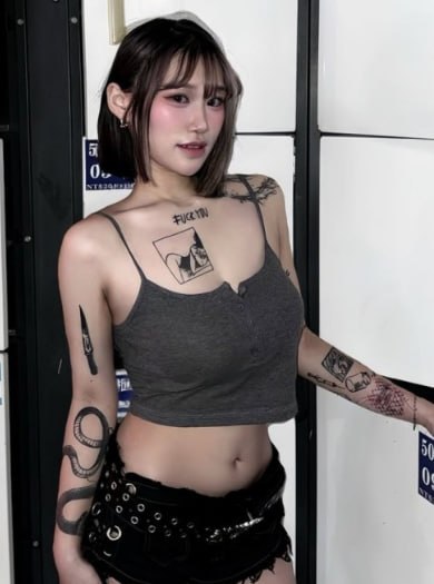 高颜值纹身网红swaiill线下约炮金主视频流出画面极度露骨