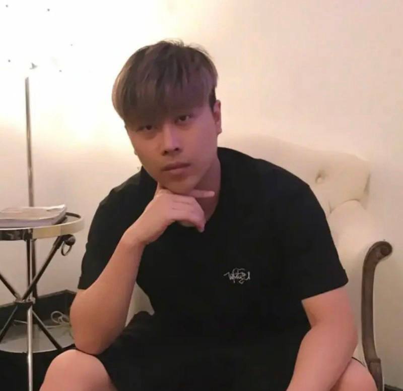 前职业选手卢本伟闪婚抖音网红巴旦木公主引发AI低俗造谣风波