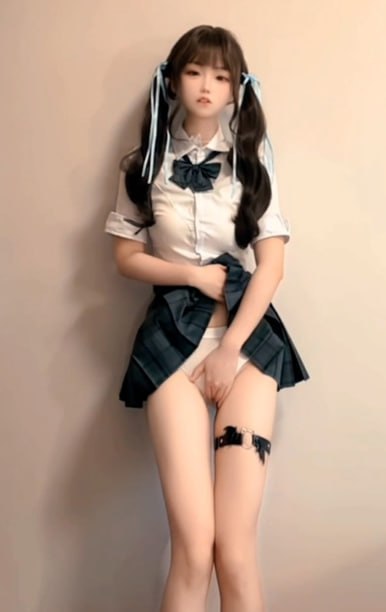 每日大赛 清纯白虎嫩妹身着多套制服在镜头前展示私密部位并进行自慰挑逗
