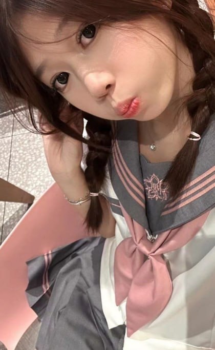 每日大赛 清秀面容搭配火辣胴体博主发布露脸自拍展示极致身材曲线