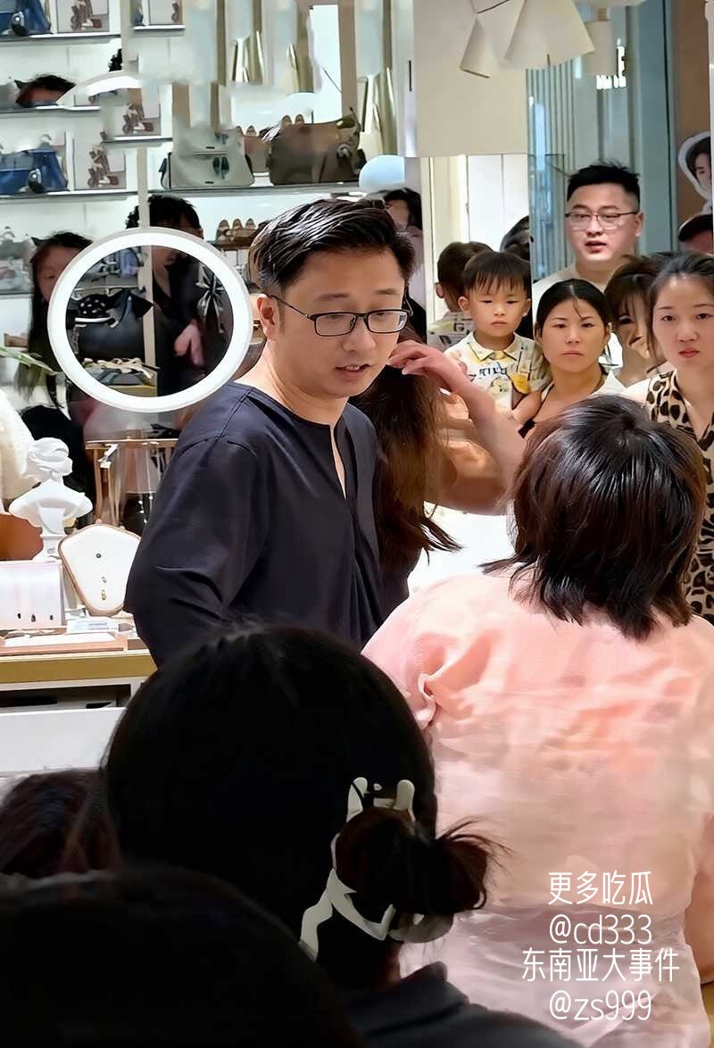 江苏如皋吾悦广场爆发激烈肢体冲突原配当众拦截丈夫与陌生女子