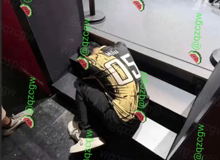 巴黎EWC和平精英世俱杯决赛突发大规模选手集体呕吐送医导致赛事延期