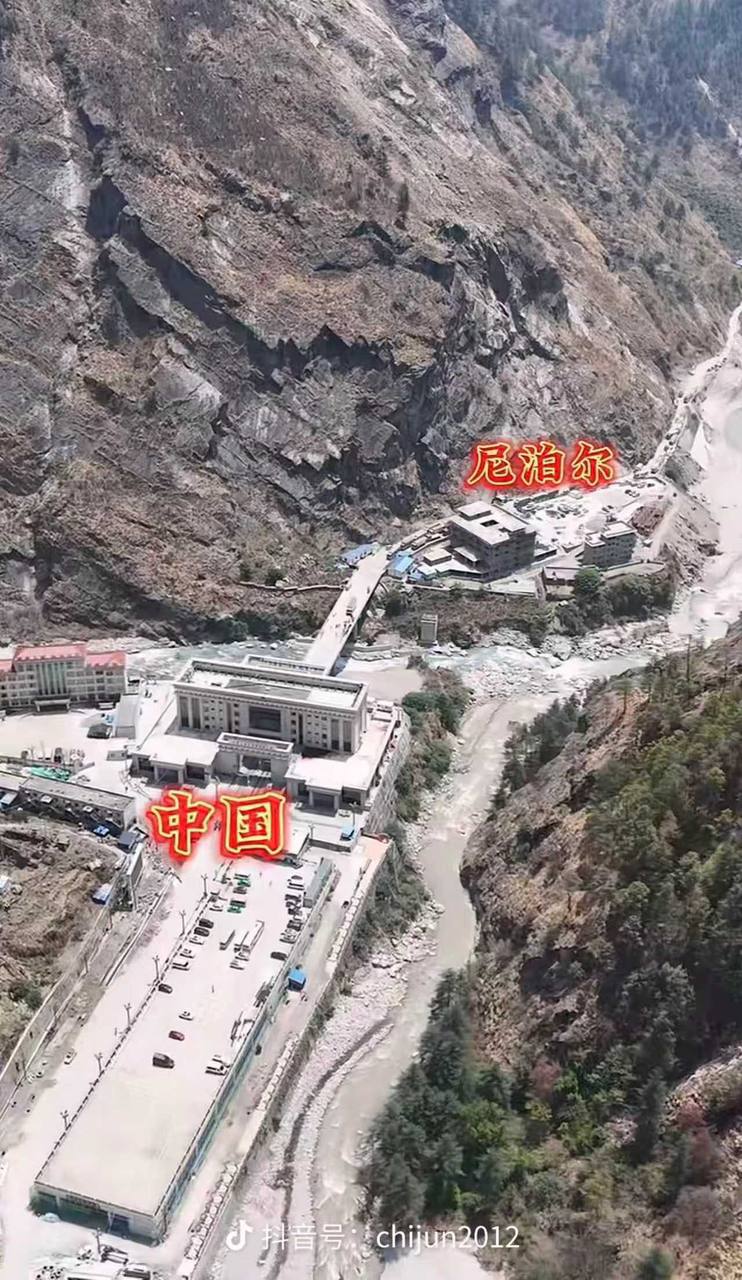 西藏日喀则吉隆县突发大规模泥石流灾害导致局部地区交通中断