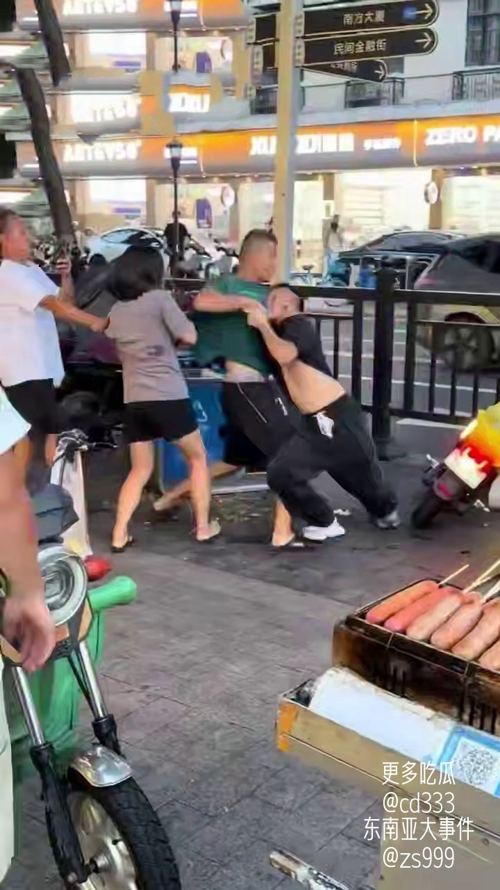 广州南方大厦七夕街头两男争夺一女引发肢体冲突现场失控