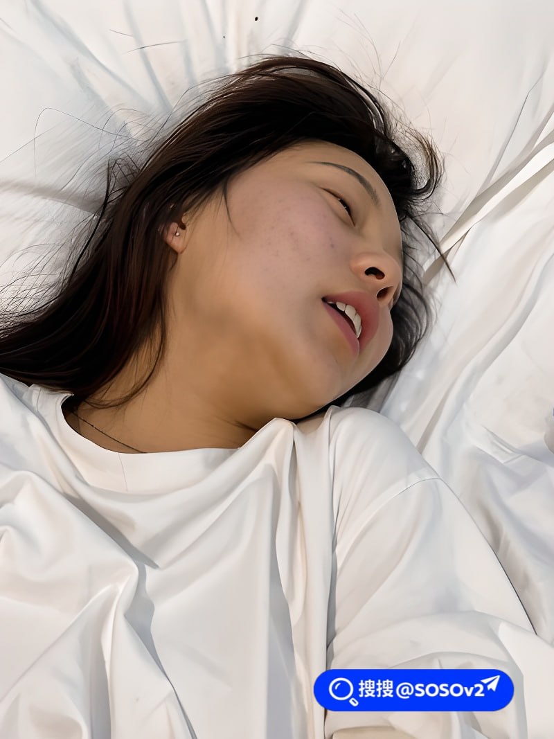 云南玉溪清纯少女卢文琪与男友激情缠绵在白T与黑丝间彻底沉沦