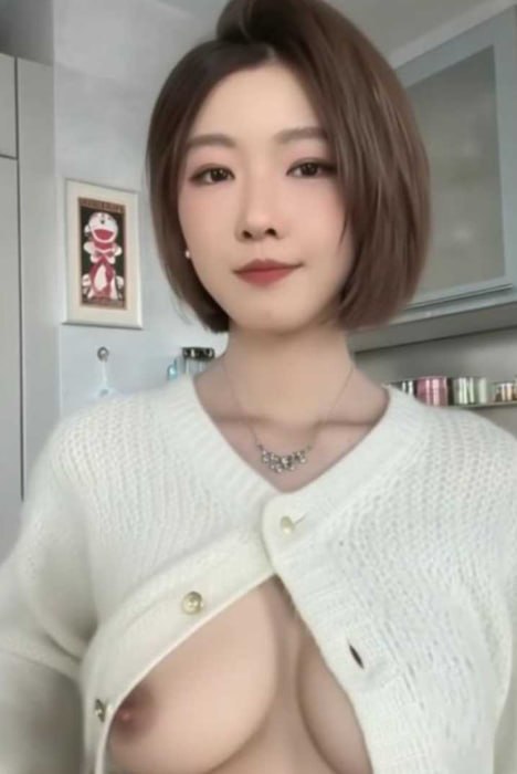 千万粉丝抖音女神聂小雨直播走光引发争议其私密部位被指曝光