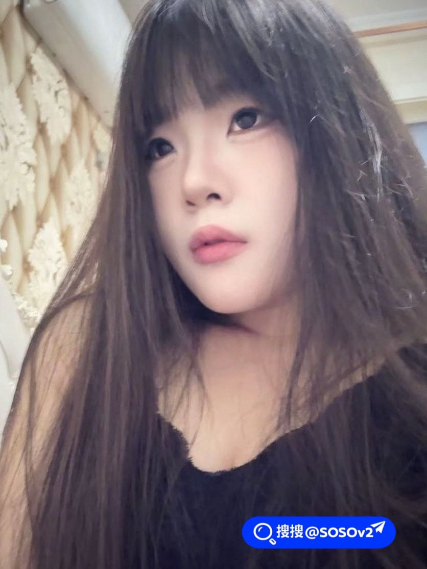 湖南衡阳微胖女子郑时涵身着紫色蕾丝内衣与男友进行激情缠绵