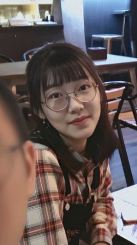 山东一戴眼镜女友与男友合谋拍摄私密视频并与单男进行肛交