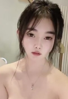 上海高颜值车模北京尤尤私下拍摄大尺度视频引发关注