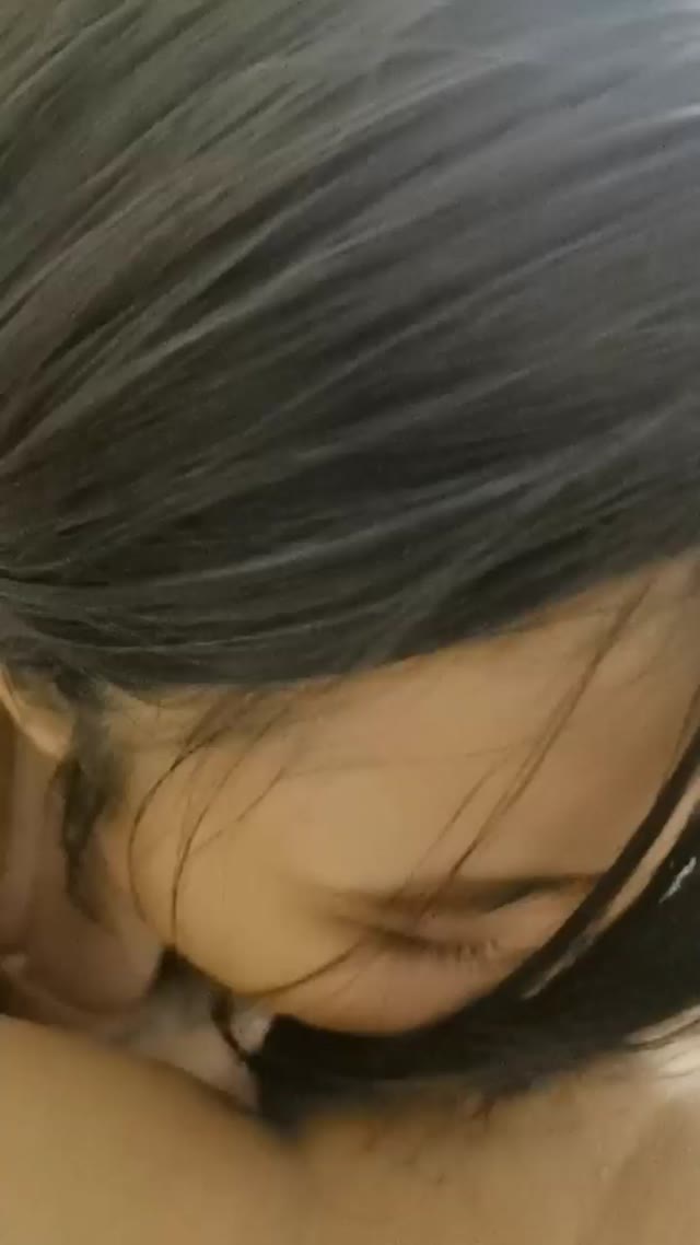 某地下摄影工作室非法拍摄女性露出及口交视频被警方查获