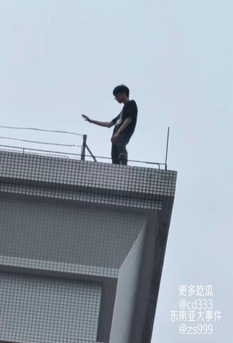 江门益华广场发生坠楼悲剧骑九号电动车男子配合交警查车后情绪崩溃身亡
