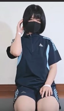 每日推荐 短发少女偷看漫画被发现后遭威胁被迫进行高强度性行为展示