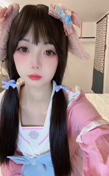 每日大赛 洛丽塔风格少女身披魅魔纹身于镜头前展示私密部位并进行自慰