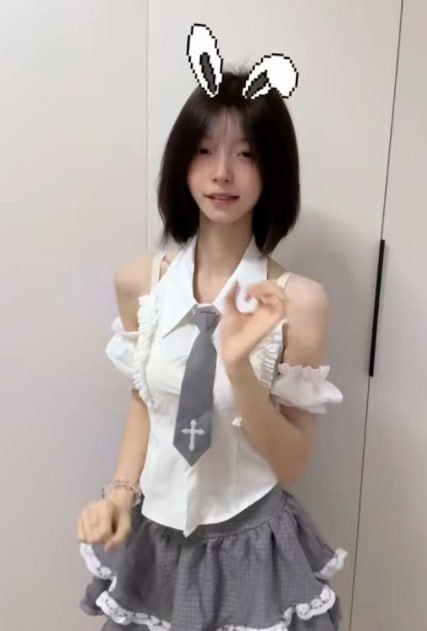 抖音五十万粉丝网红铃因男厕露脸性爱视频流出被曝曾是福利姬