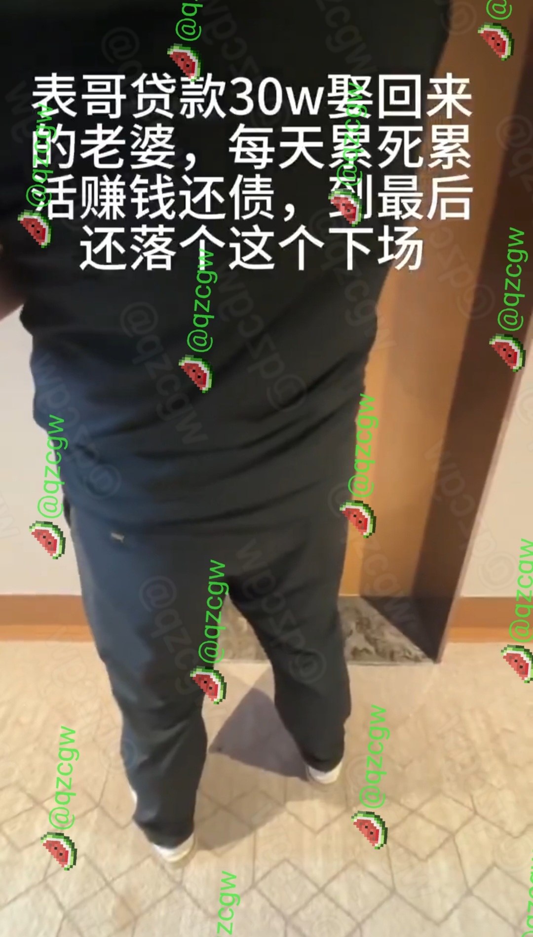 快捷酒店内男女出轨被当场堵门抓获现场床铺凌乱纸巾满地