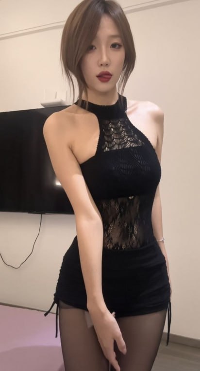 抖音网红吴希诺与榜一大哥酒店私会视频流出展现极度反差姿态