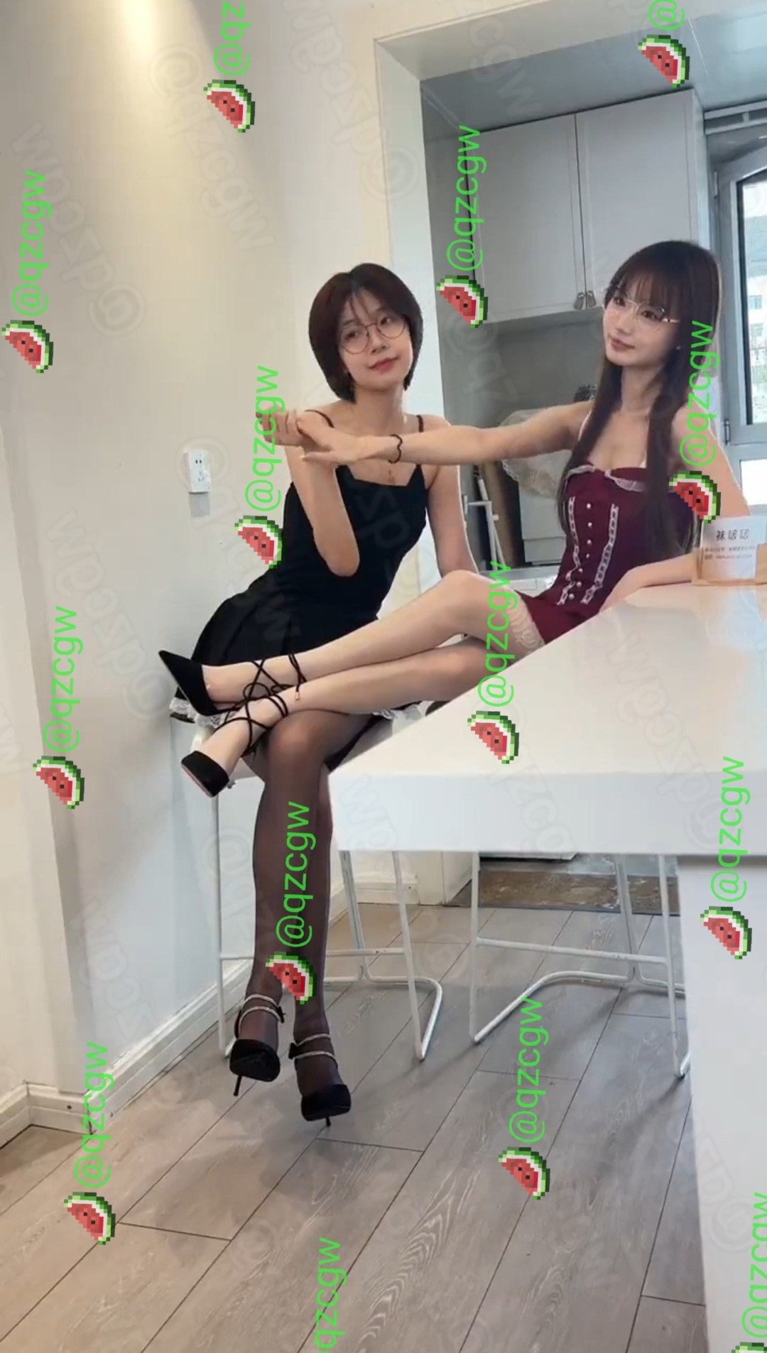 直播间小主播公开嫌弃百元打赏男观众要求亲密接触并索要嘉年华