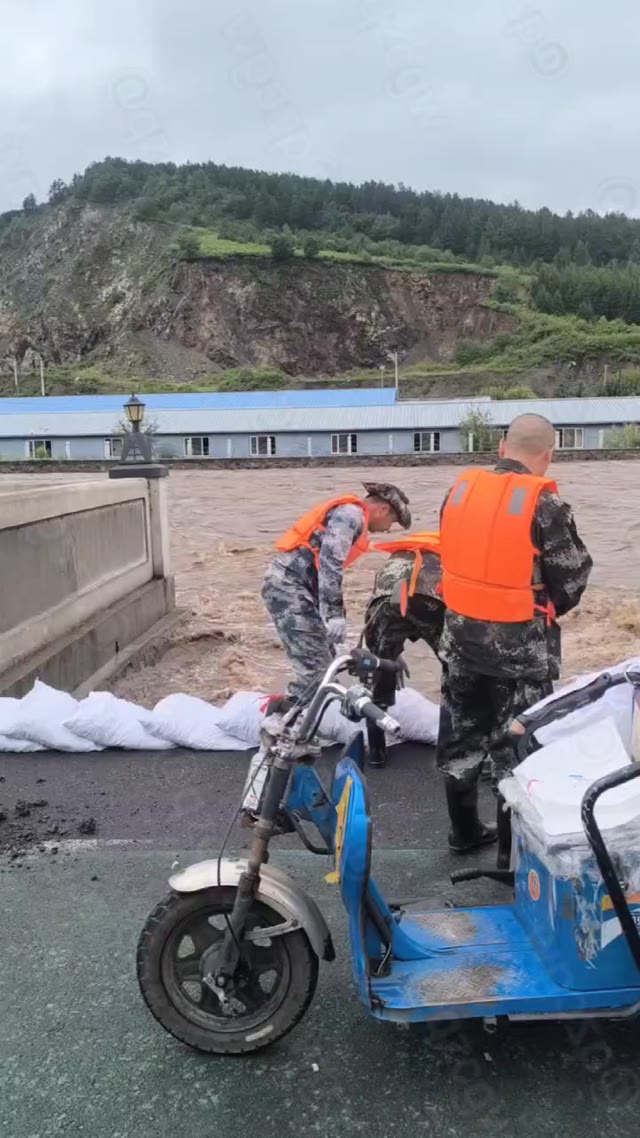 黑龙江伊春铁力遭遇强降雨引发严重内涝导致部分农田被淹及景区闭园