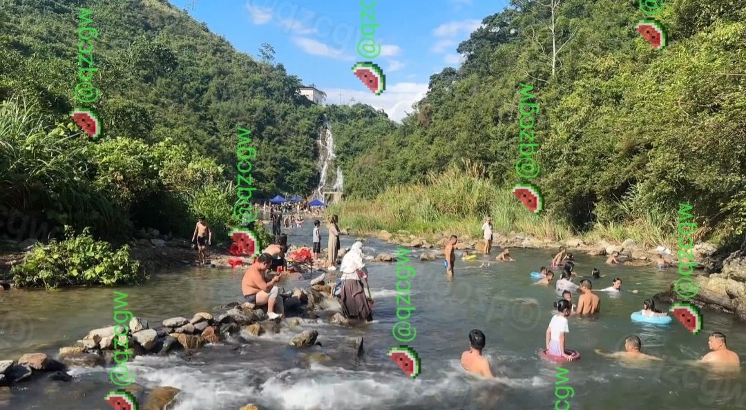 广西贺州富川一幼童在水域玩耍时突发溺水被路人紧急营救