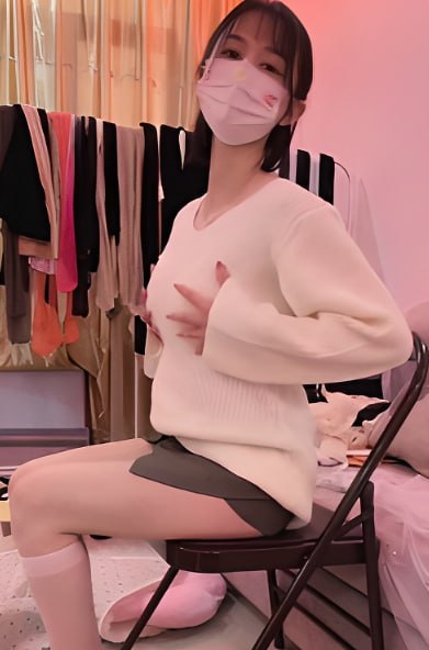 网红少女原芊芊发布白丝情趣订阅福利视频展示高强度道具性爱细节