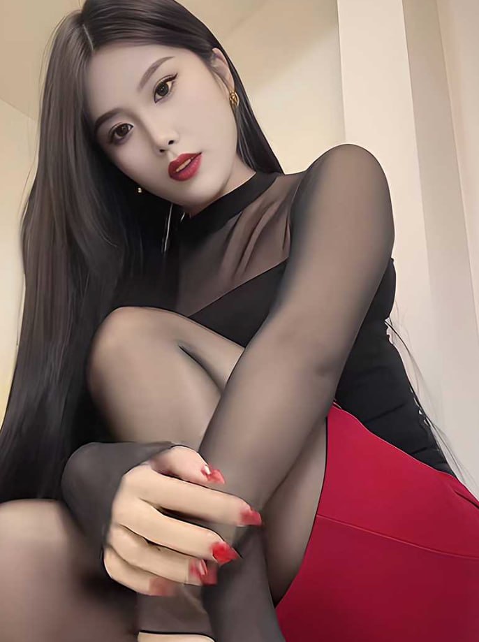 抖音美腿网红桃子私下发布自慰视频展示丝袜指奸与揉穴情欲细节