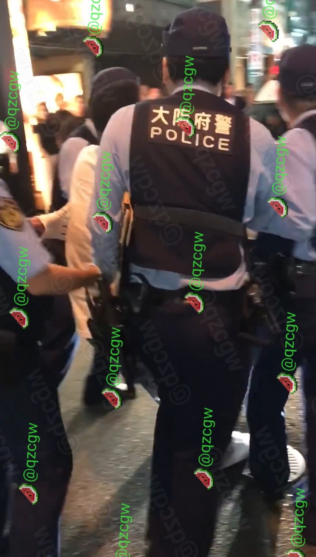 疑似关东连合成员大阪街头遭警方强行逮捕并激烈反抗