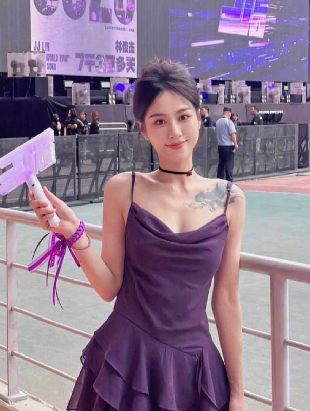 综艺红人飞天小辣椒被曝曾为副机长情妇并泄露露脸性爱私拍视频
