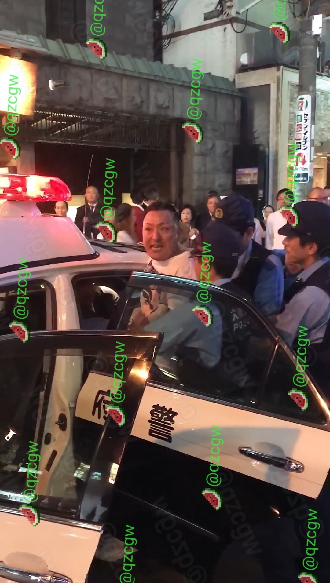 疑似关东连合成员大阪街头遭警方强行逮捕并激烈反抗