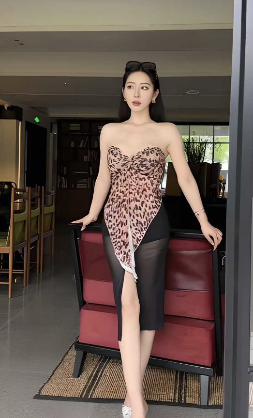 抖音网红不爱笑的赛琳发布情趣写真通过丰胸肥臀动作挑逗观众