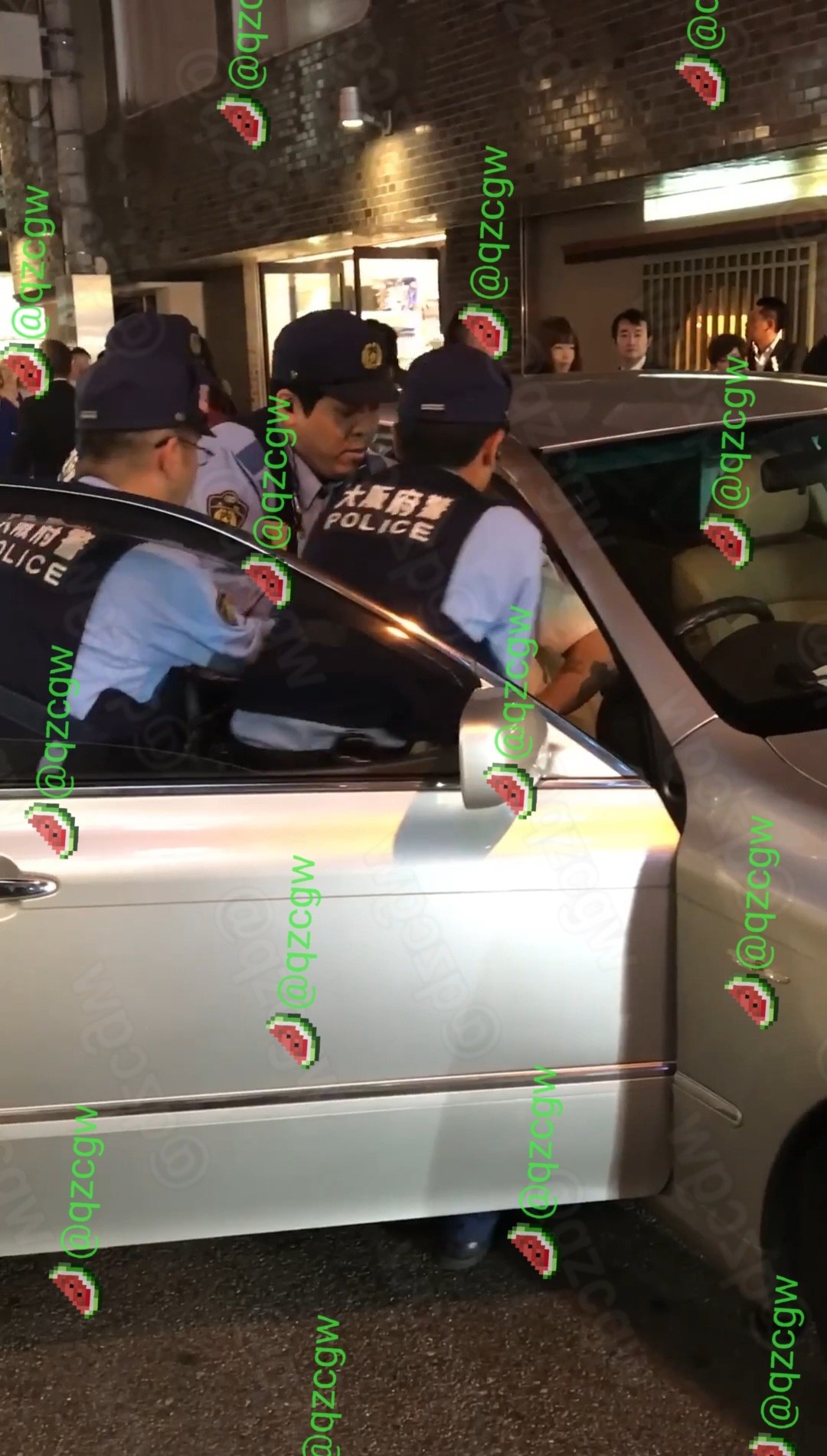疑似关东连合成员大阪街头遭警方强行逮捕并激烈反抗