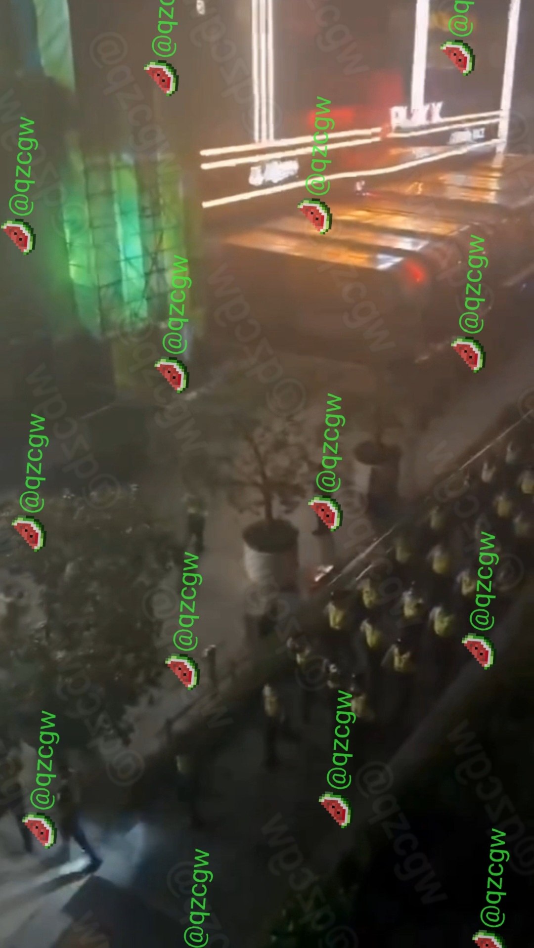 深圳知名夜店PlayX突遭大规模警力突击检查并对部分顾客进行验尿查毒