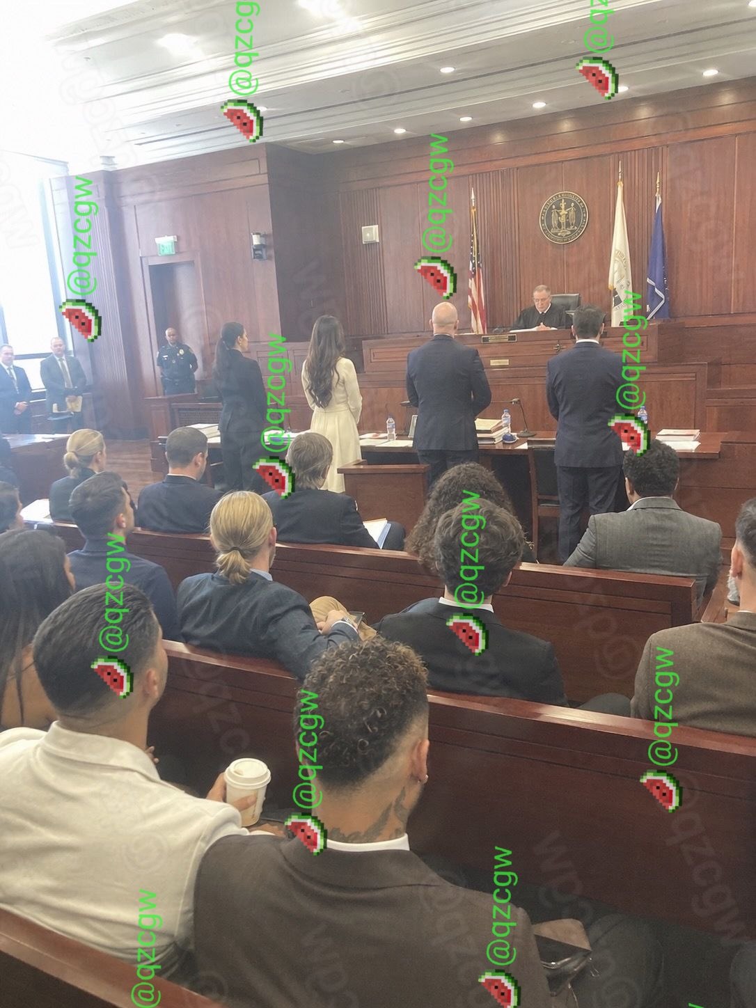 法国球星姆巴佩被曝在伊比西岛豪华游艇上与知名成人内容创作者Comatozze激情拥吻