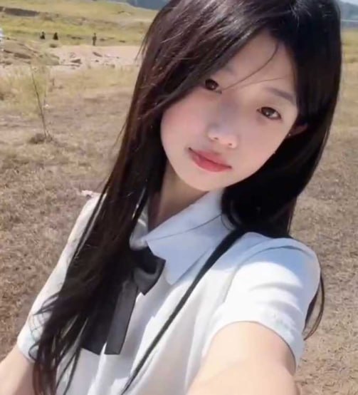 清纯系少女私拍视频流出展现叛逆一面包含舔足与自慰等露骨内容
