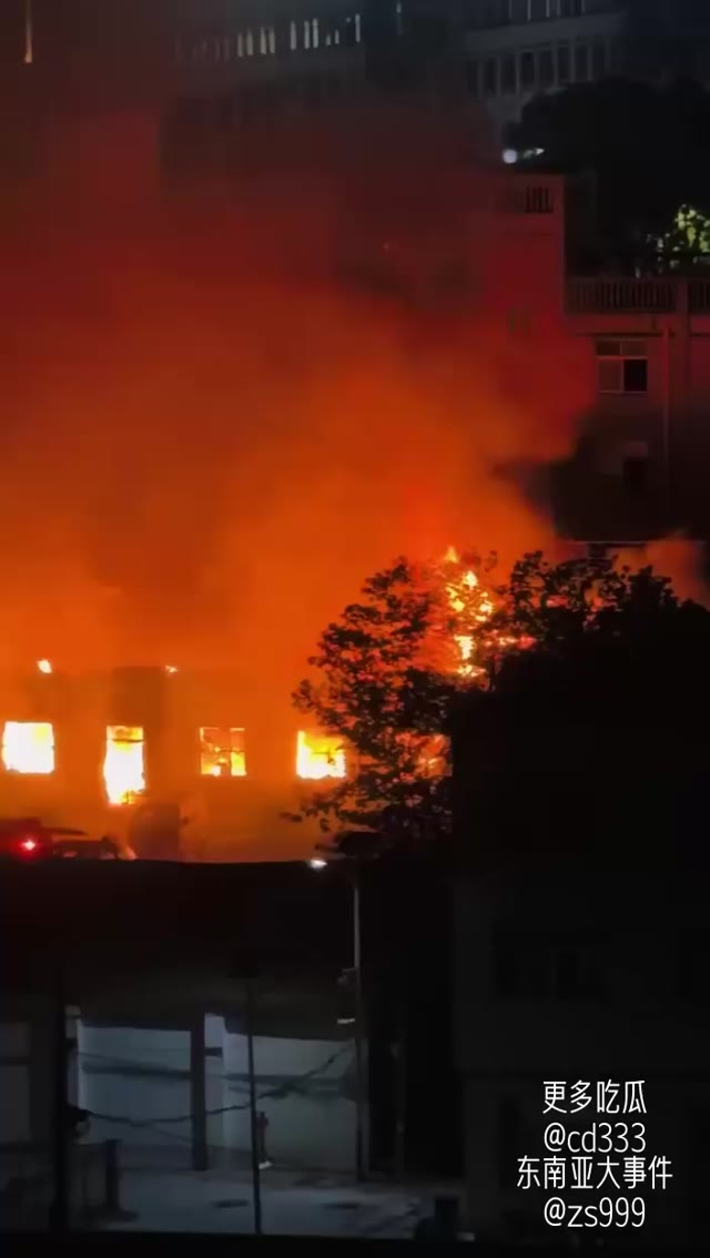 辽宁营口思拉堡温泉度假村突发火情并伴随爆炸声现场火光冲天