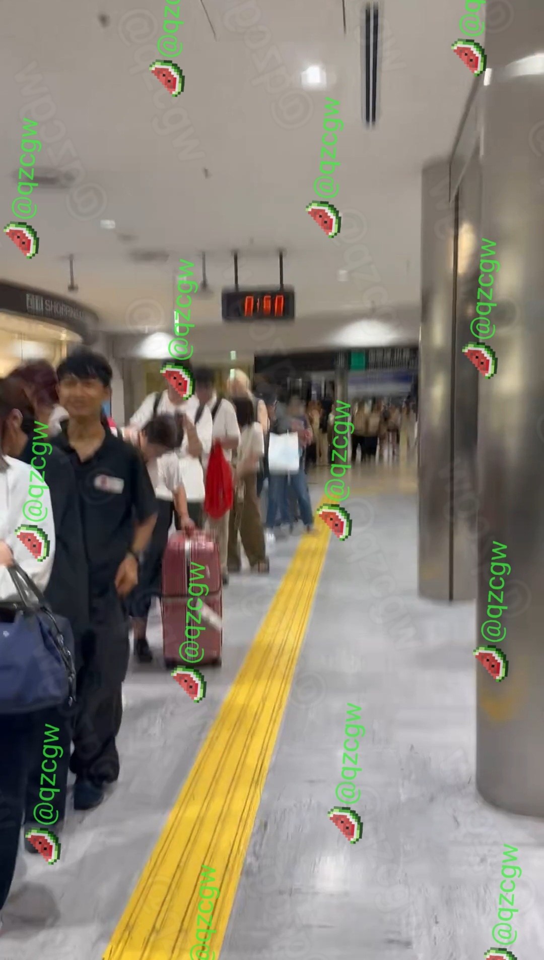 日本千叶暴雨导致成田机场交通全面中断七千名旅客滞留航站楼过夜