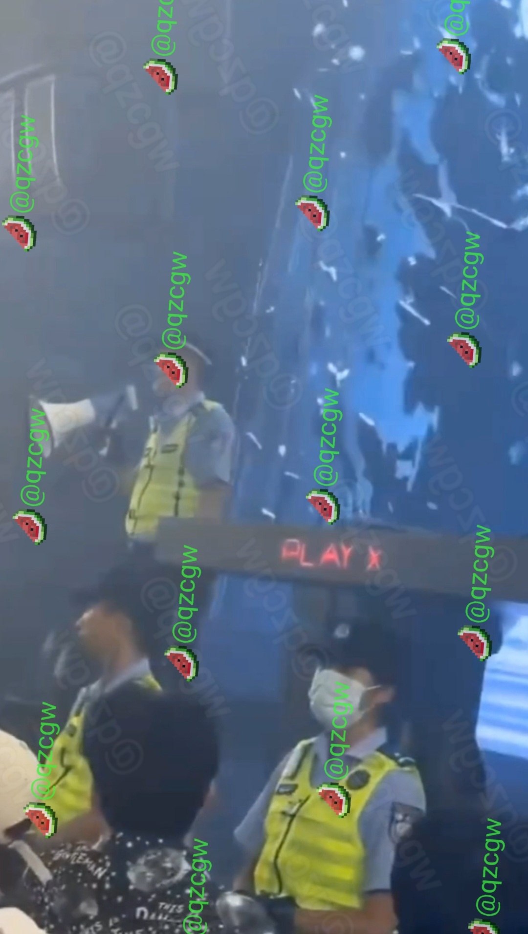 深圳知名夜店PlayX突遭大规模警力突击检查并对部分顾客进行验尿查毒