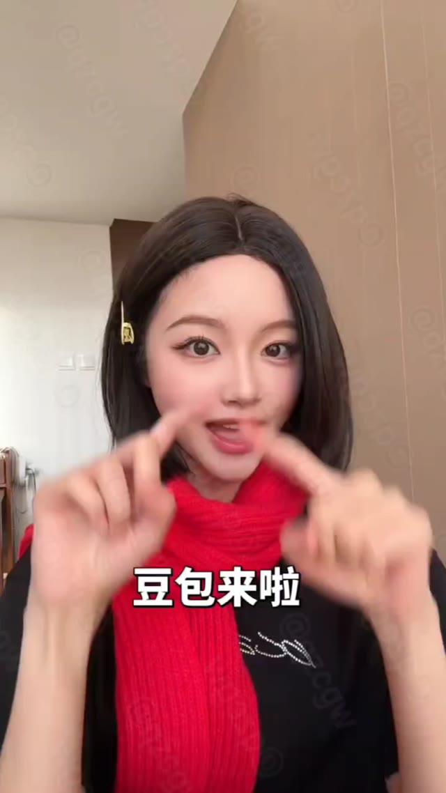 短视频平台掀起豆包AI形象真人化浪潮众多女生通过变装与仿妆还原萌系角色
