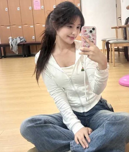 每日吃瓜 亲兄长趁妹妹玩游戏时对其实施性侵并拍摄视频流出