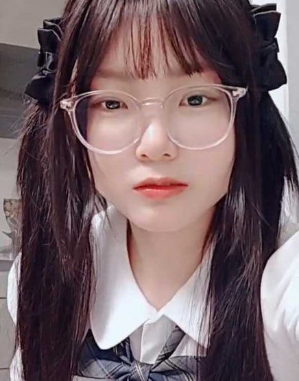 今日推荐 清纯眼镜妹私密视频流出展示极度反差的白虎巨乳性爱床技