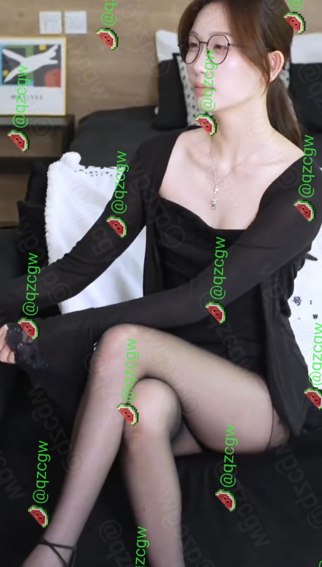 男友为女友制作模特卡并公开情侣身份，私房摄影报价竟高出优质模特五成