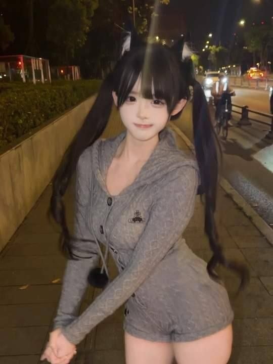 抖音二次元网红失眠熊凭借魔性舞蹈出圈并陷入AI生成真假争议